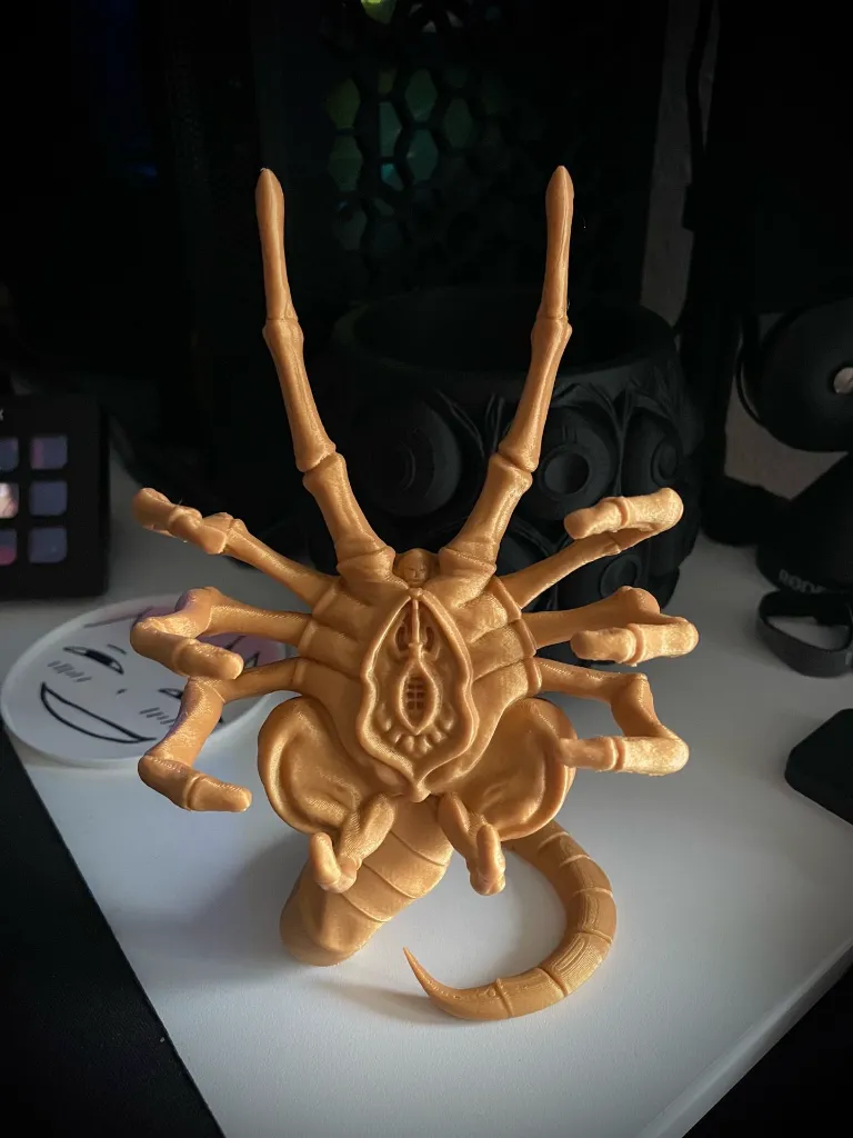 Support de téléphone Facehugger Alien 5.webp