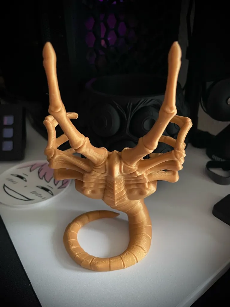 Support de téléphone Facehugger Alien 4.webp