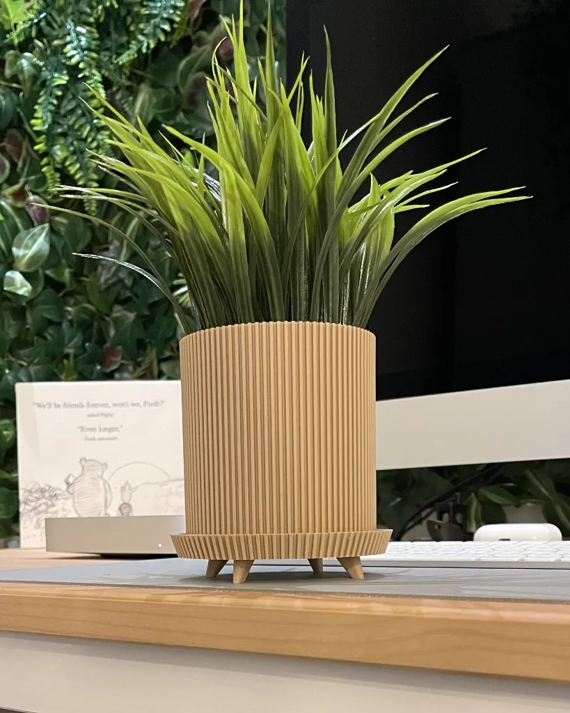 Jardinière avec pieds 2.webp