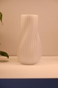 Vase sculptural nervuré moderne - 1