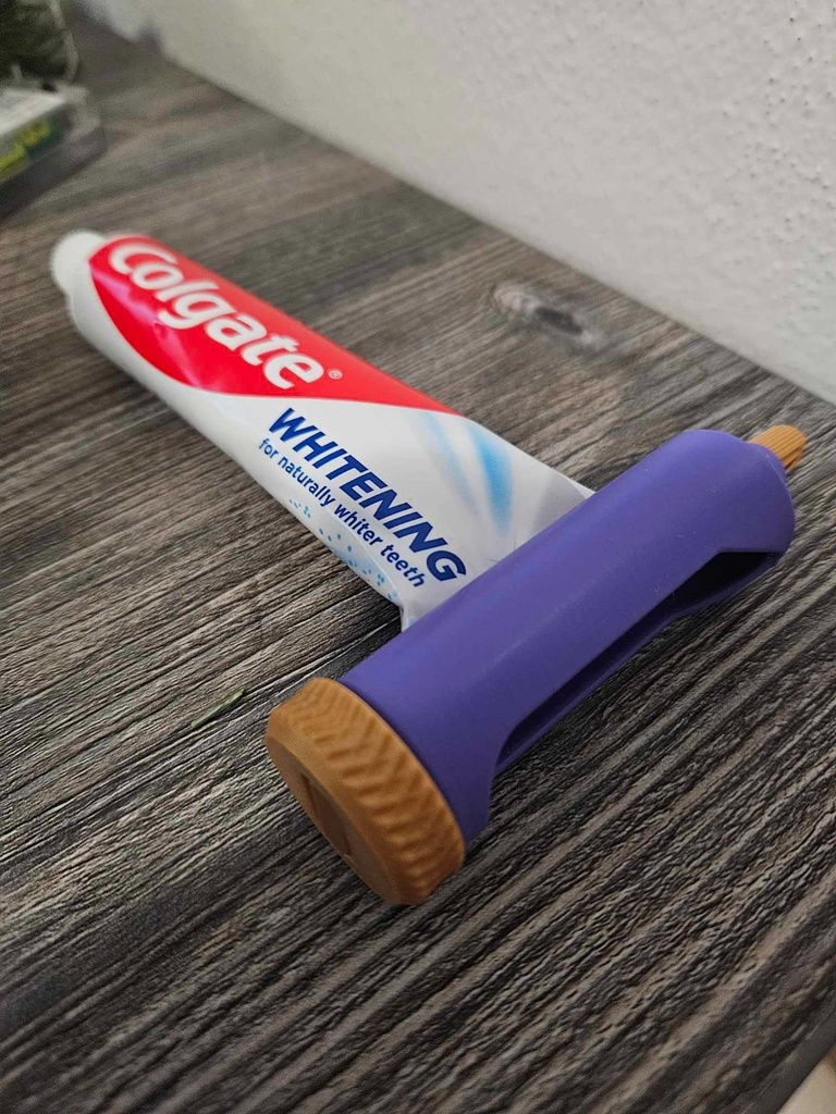 Presse-tube de dentifrice cranté - 1