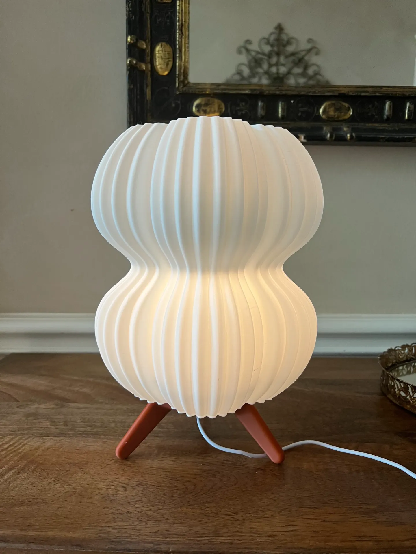 Lampe Sculptée Organique sur Trépied
