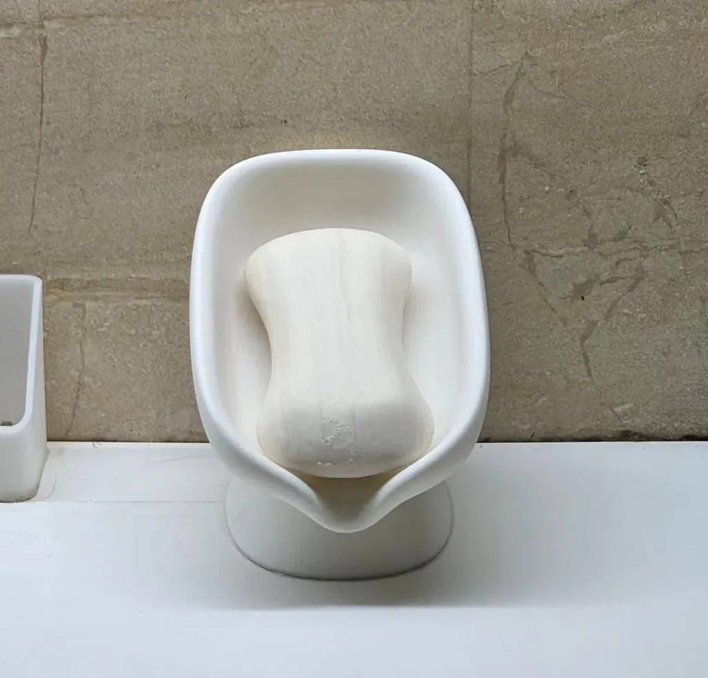 Un porte-savon qui ne retient pas l'eau